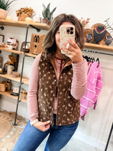 Load image into Gallery viewer, Floral Quilted Vest