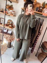 Load image into Gallery viewer, Raised Ribbed Mock Neck Set