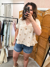 Load image into Gallery viewer, Mid Rise Cuffed Shorts