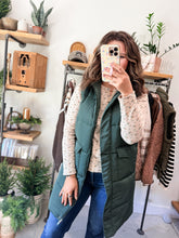 Load image into Gallery viewer, Taupe Ditsy Floral Henley