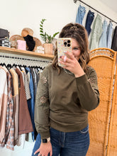 Load image into Gallery viewer, Sunflower Crewneck