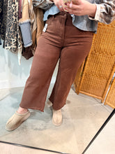 Load image into Gallery viewer, Cocoa Crop Jeans