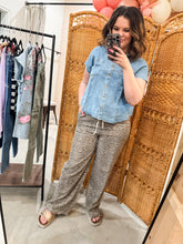 Load image into Gallery viewer, Basic Chambray Top