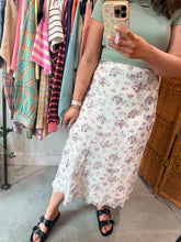 Load image into Gallery viewer, Rose Wine Skirt
