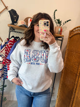 Load image into Gallery viewer, Floral USA Sweatshirt