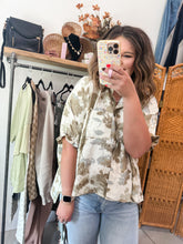 Load image into Gallery viewer, Vintage Floral Blouse