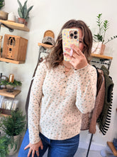 Load image into Gallery viewer, Taupe Ditsy Floral Henley